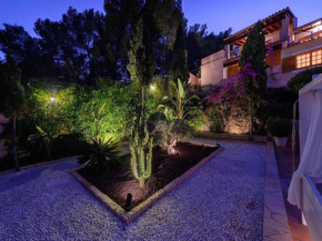 Spacious villa with mountain views
